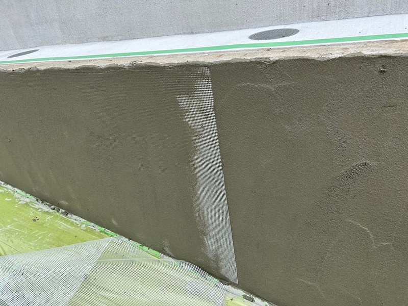 横浜市保土ヶ谷区　コンクリート打放し擁壁塗装工事　壁面補修
